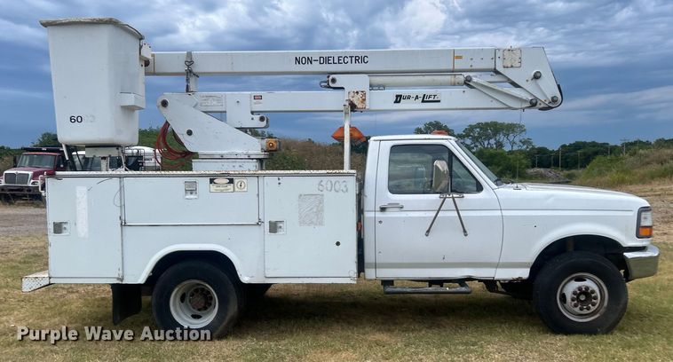 image for item DP1117 1993 Ford F450 Super Duty bucket truck