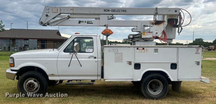 image for item DP1117 1993 Ford F450 Super Duty bucket truck