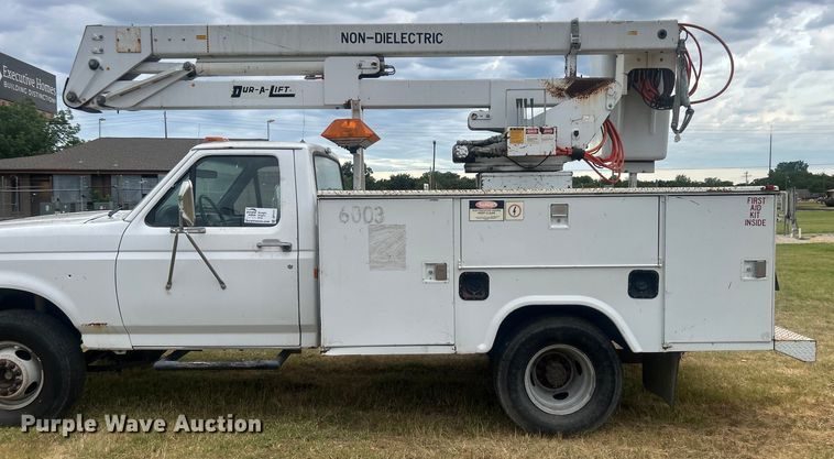 image for item DP1117 1993 Ford F450 Super Duty bucket truck