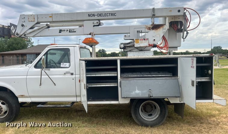 image for item DP1117 1993 Ford F450 Super Duty bucket truck