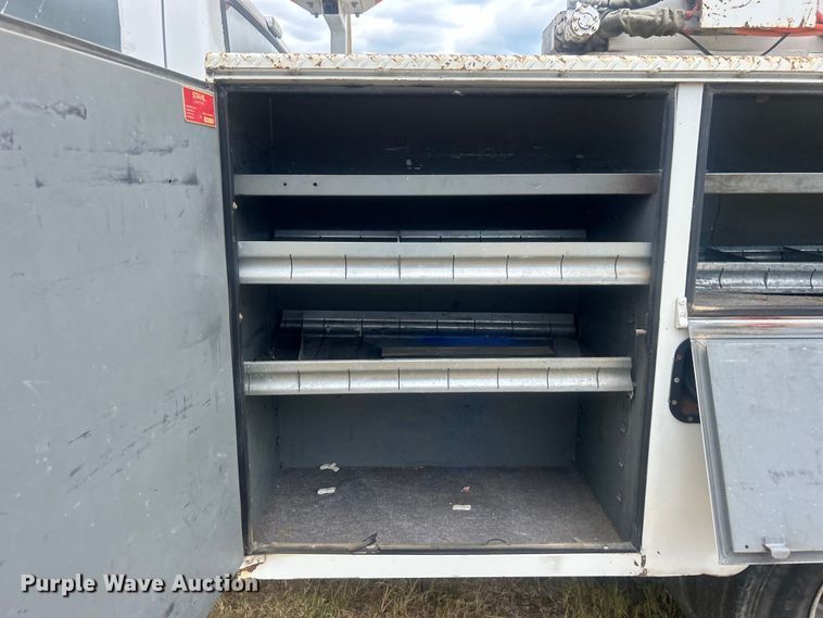 image for item DP1117 1993 Ford F450 Super Duty bucket truck