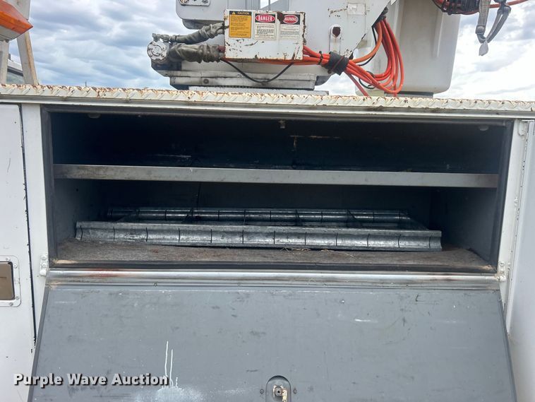 image for item DP1117 1993 Ford F450 Super Duty bucket truck