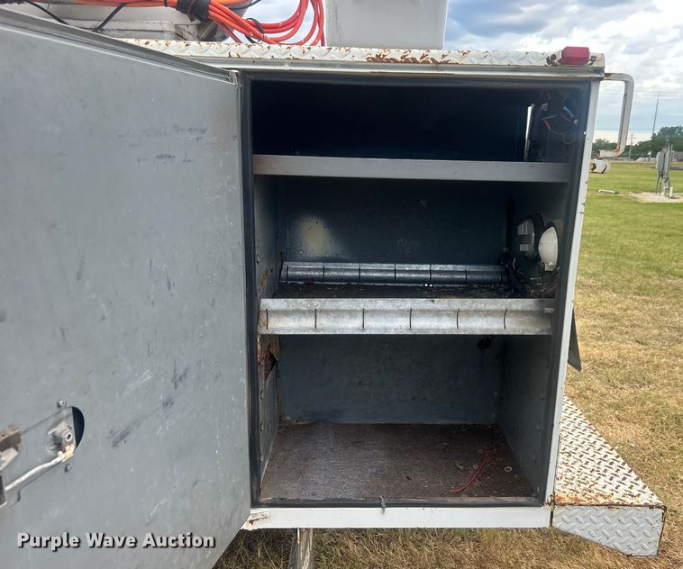 image for item DP1117 1993 Ford F450 Super Duty bucket truck