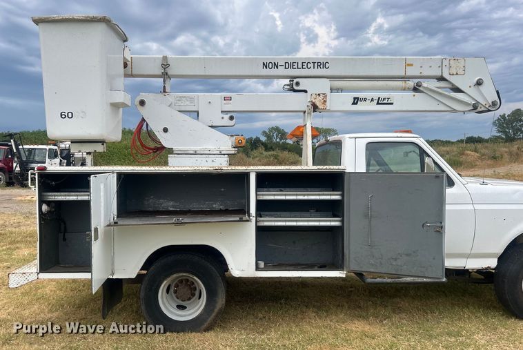 image for item DP1117 1993 Ford F450 Super Duty bucket truck