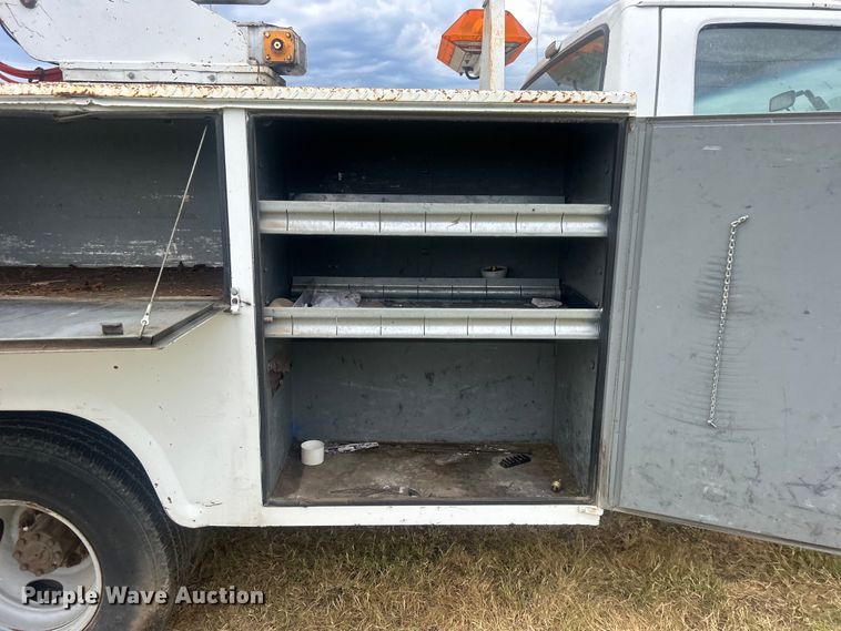 image for item DP1117 1993 Ford F450 Super Duty bucket truck