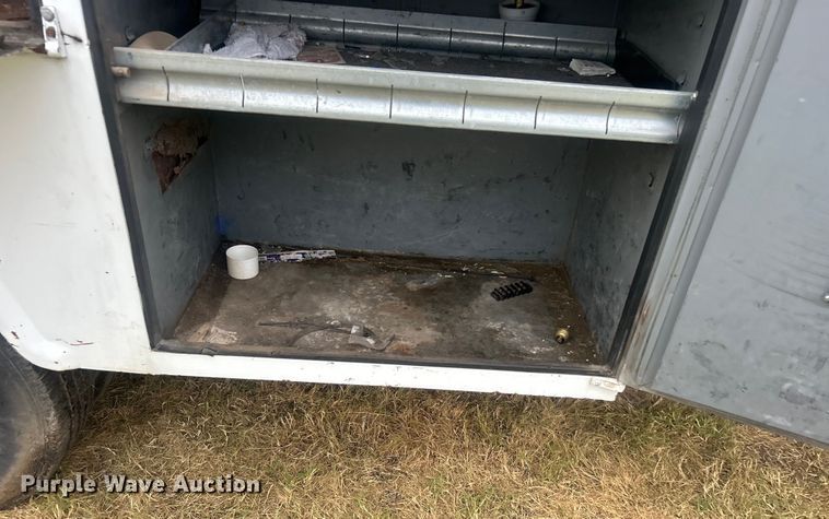 image for item DP1117 1993 Ford F450 Super Duty bucket truck