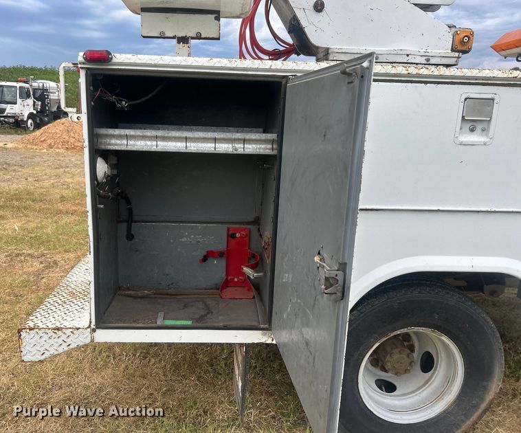 image for item DP1117 1993 Ford F450 Super Duty bucket truck