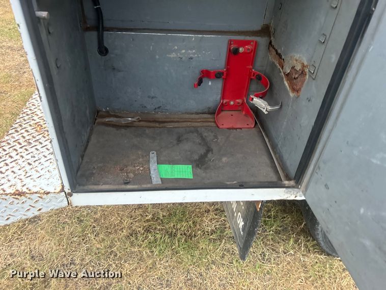 image for item DP1117 1993 Ford F450 Super Duty bucket truck