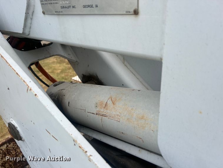 image for item DP1117 1993 Ford F450 Super Duty bucket truck