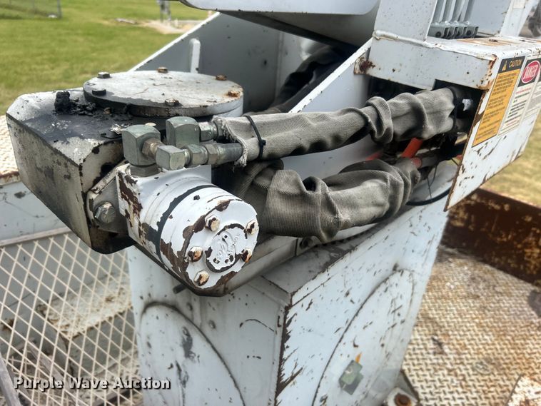 image for item DP1117 1993 Ford F450 Super Duty bucket truck