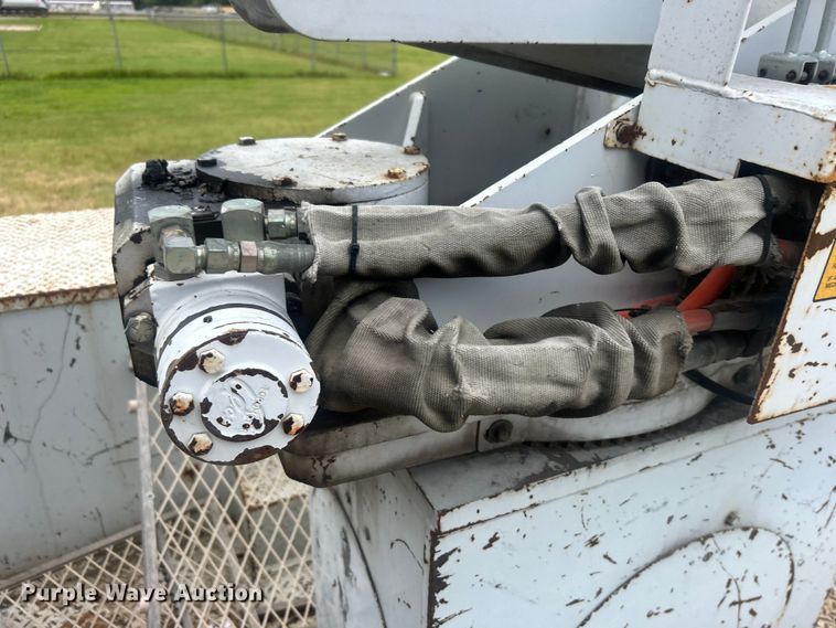 image for item DP1117 1993 Ford F450 Super Duty bucket truck