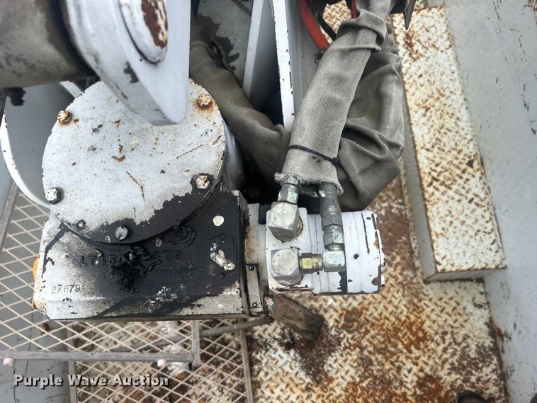 image for item DP1117 1993 Ford F450 Super Duty bucket truck