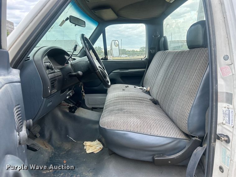 image for item DP1117 1993 Ford F450 Super Duty bucket truck