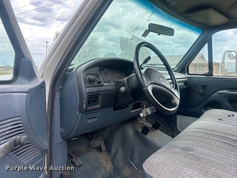 image for item DP1117 1993 Ford F450 Super Duty bucket truck