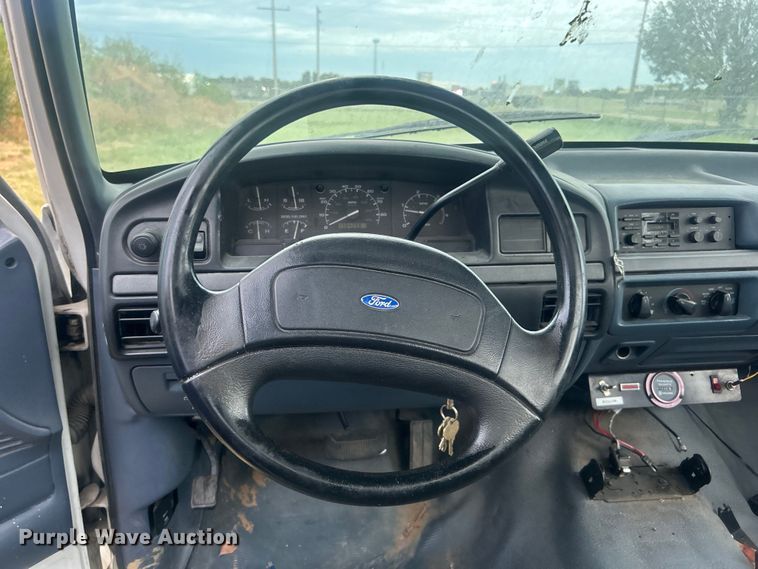 image for item DP1117 1993 Ford F450 Super Duty bucket truck