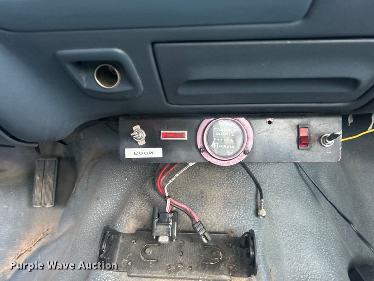 image for item DP1117 1993 Ford F450 Super Duty bucket truck