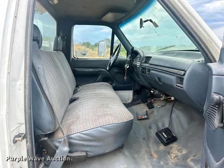 image for item DP1117 1993 Ford F450 Super Duty bucket truck