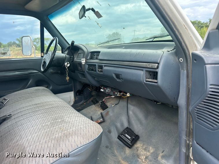 image for item DP1117 1993 Ford F450 Super Duty bucket truck