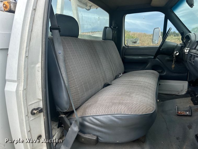 image for item DP1117 1993 Ford F450 Super Duty bucket truck