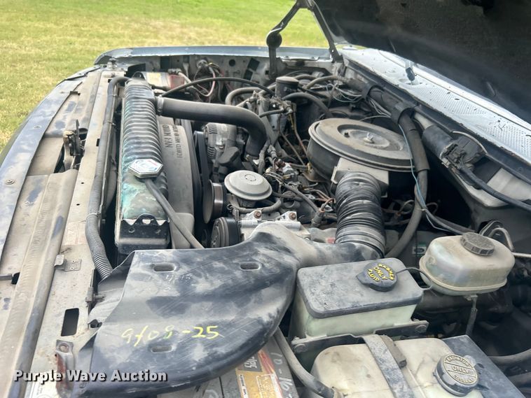 image for item DP1117 1993 Ford F450 Super Duty bucket truck