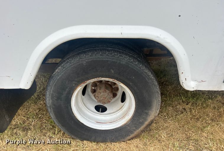 image for item DP1117 1993 Ford F450 Super Duty bucket truck