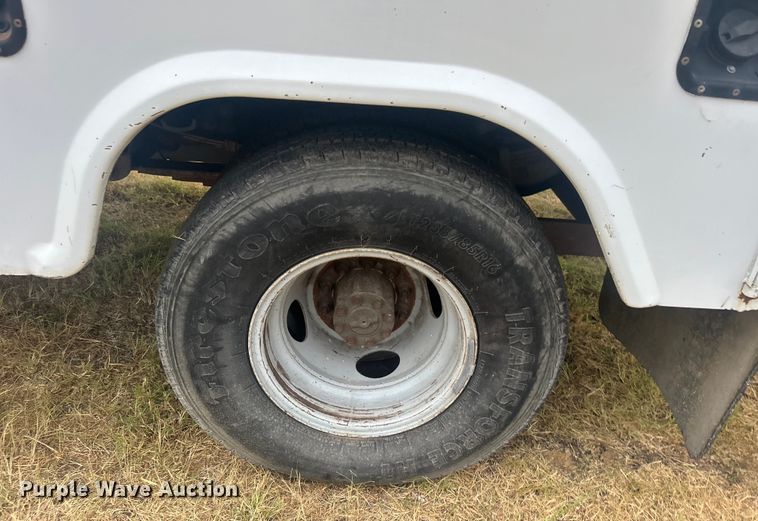 image for item DP1117 1993 Ford F450 Super Duty bucket truck