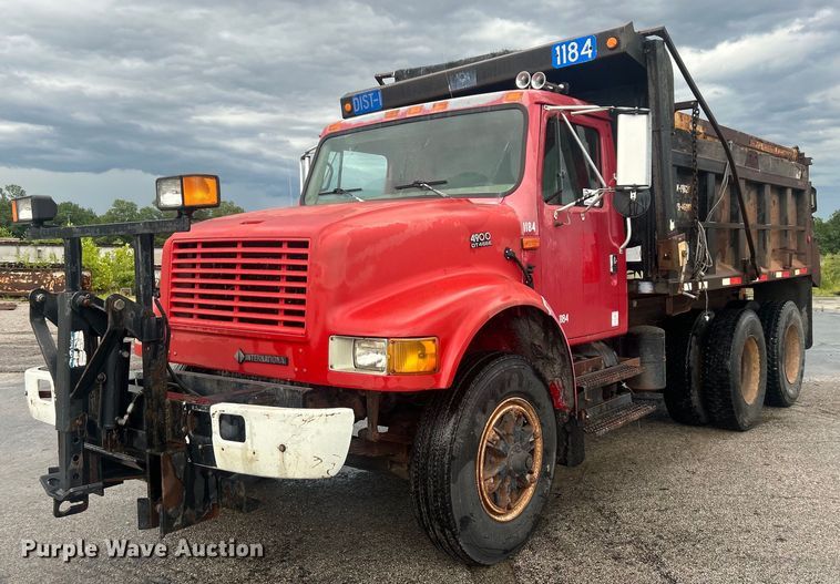 image for item DP1121 2001 International 4900 dump truck