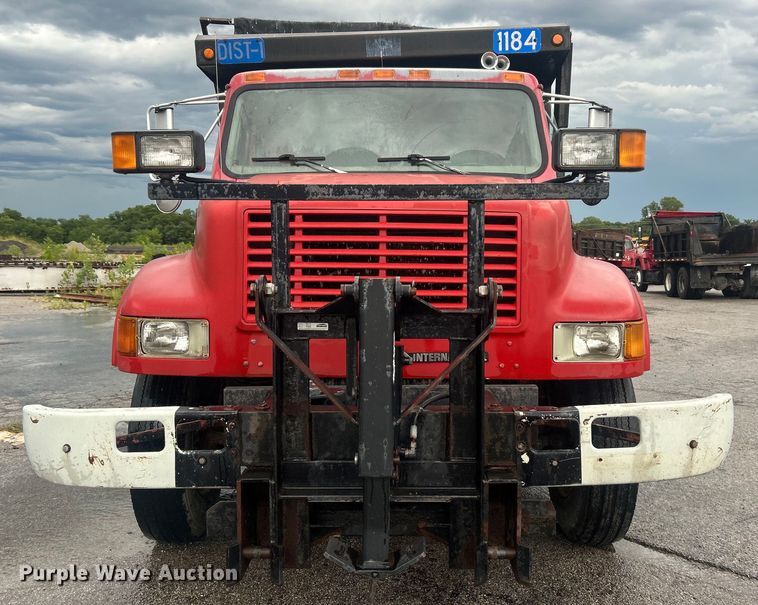 image for item DP1121 2001 International 4900 dump truck