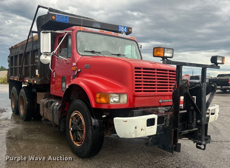 image for item DP1121 2001 International 4900 dump truck