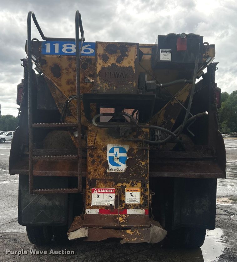 image for item DP1121 2001 International 4900 dump truck