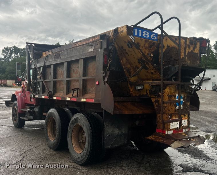 image for item DP1121 2001 International 4900 dump truck