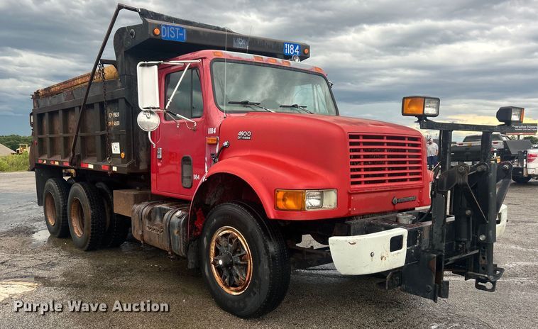 image for item DP1121 2001 International 4900 dump truck