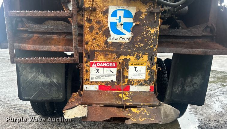 image for item DP1121 2001 International 4900 dump truck