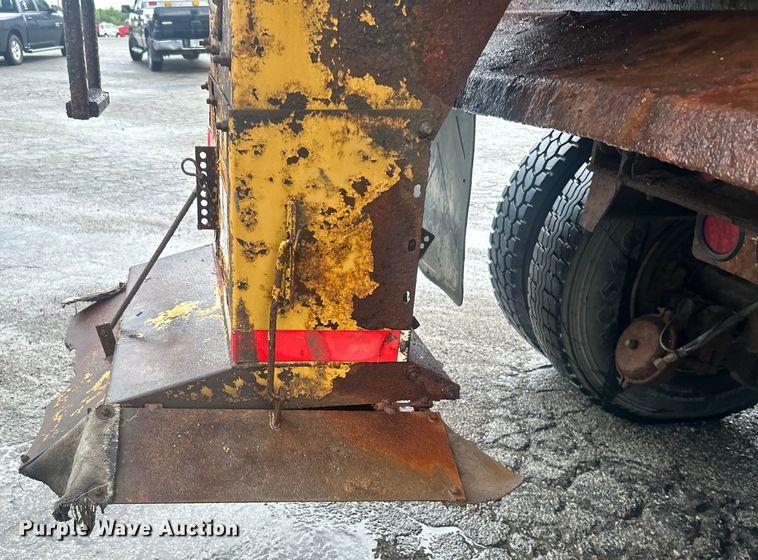 image for item DP1121 2001 International 4900 dump truck