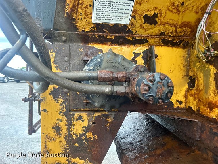 image for item DP1121 2001 International 4900 dump truck