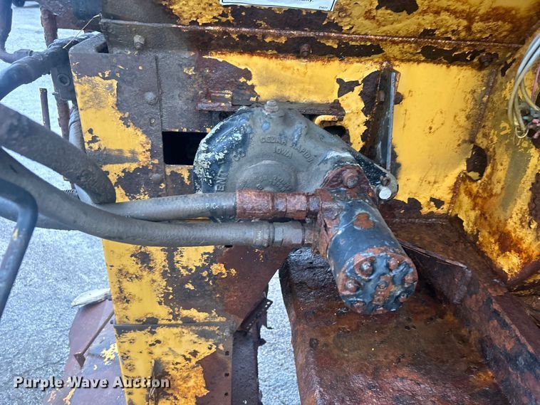 image for item DP1121 2001 International 4900 dump truck