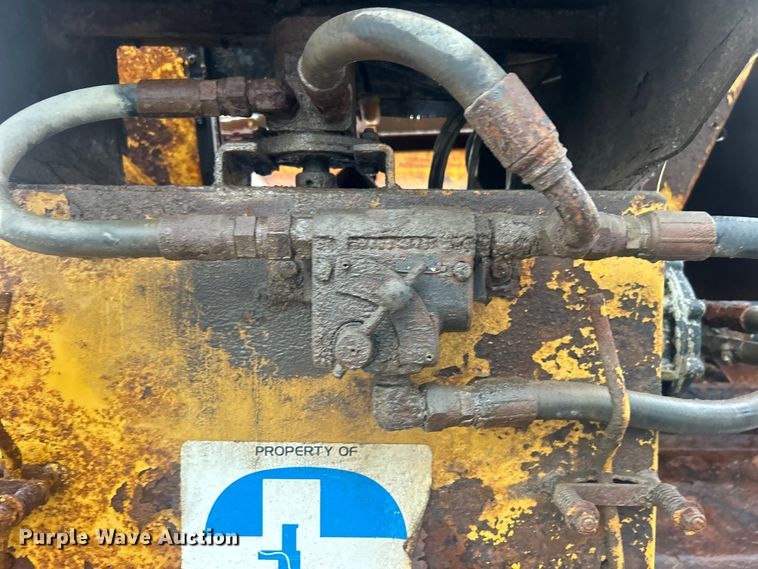 image for item DP1121 2001 International 4900 dump truck