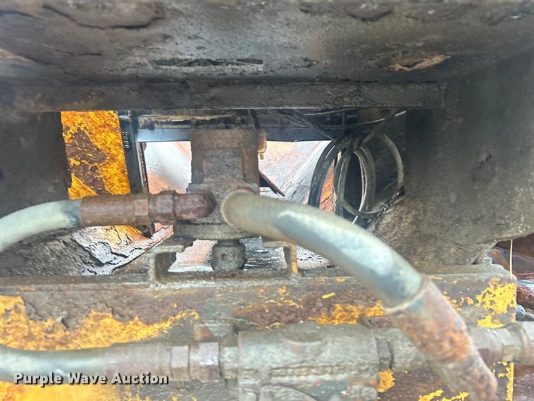 image for item DP1121 2001 International 4900 dump truck