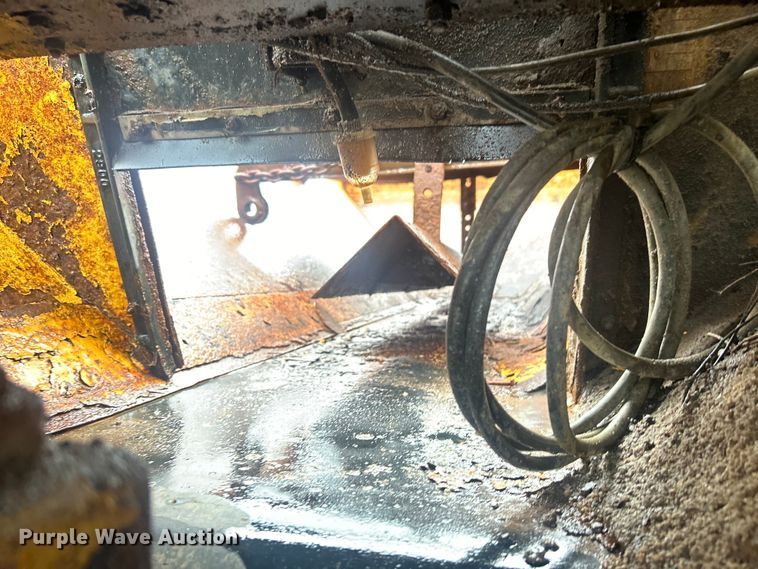 image for item DP1121 2001 International 4900 dump truck