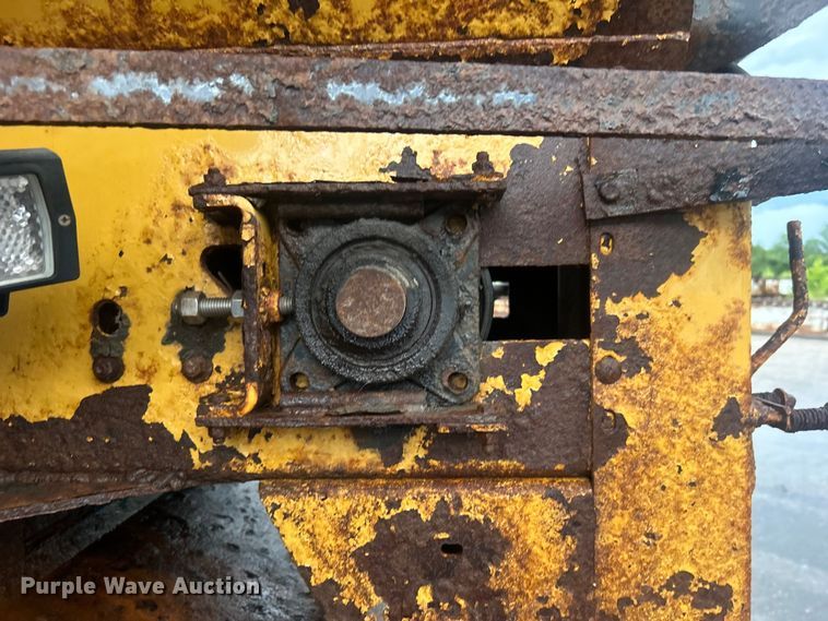 image for item DP1121 2001 International 4900 dump truck