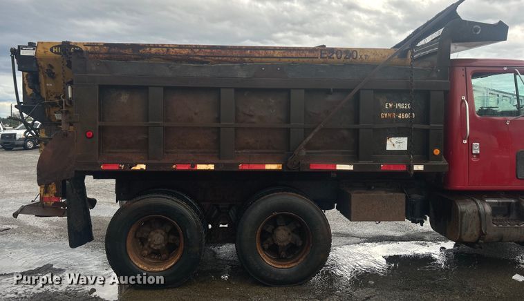 image for item DP1121 2001 International 4900 dump truck