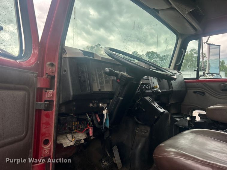 image for item DP1121 2001 International 4900 dump truck