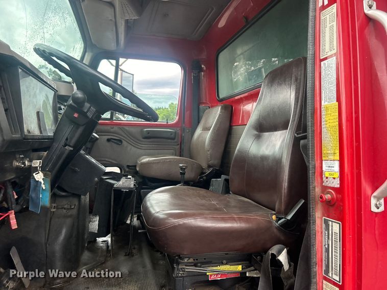 image for item DP1121 2001 International 4900 dump truck