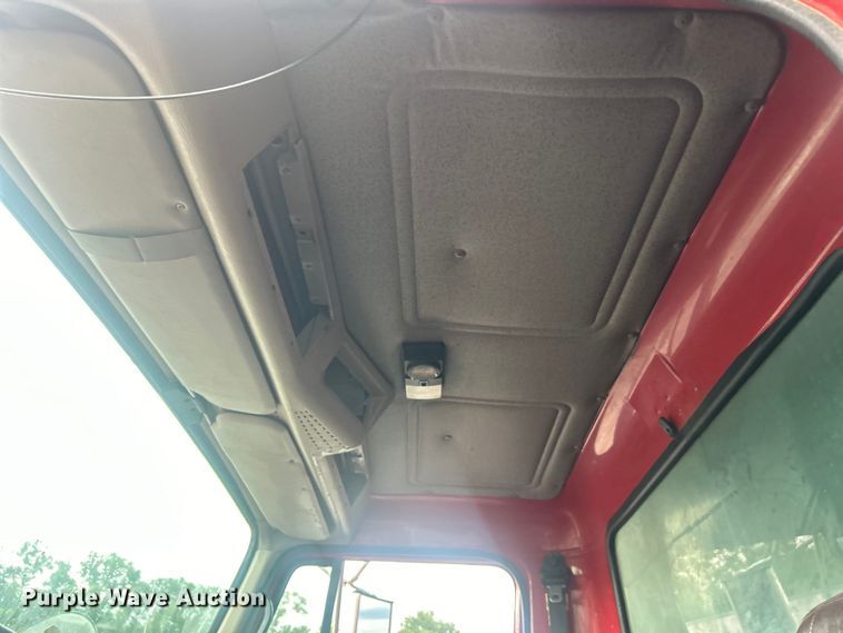 image for item DP1121 2001 International 4900 dump truck