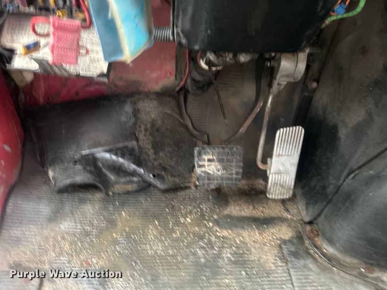 image for item DP1121 2001 International 4900 dump truck