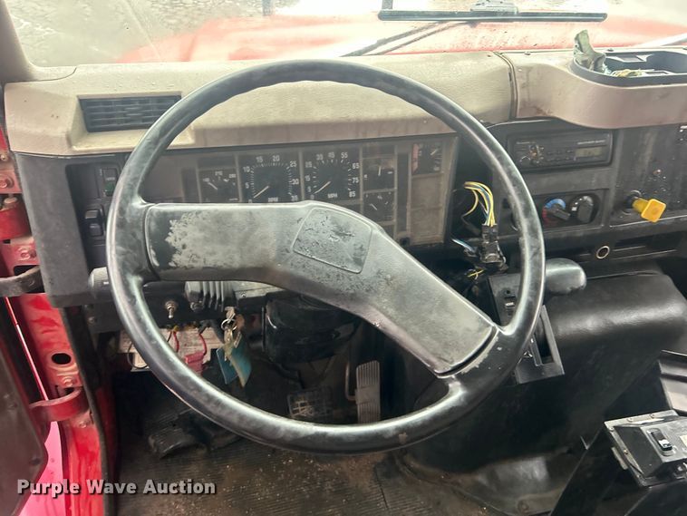 image for item DP1121 2001 International 4900 dump truck