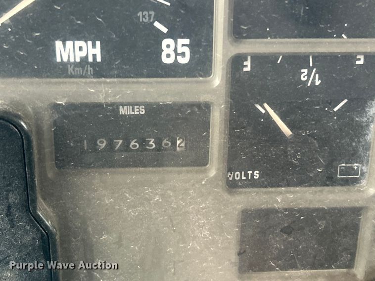 image for item DP1121 2001 International 4900 dump truck