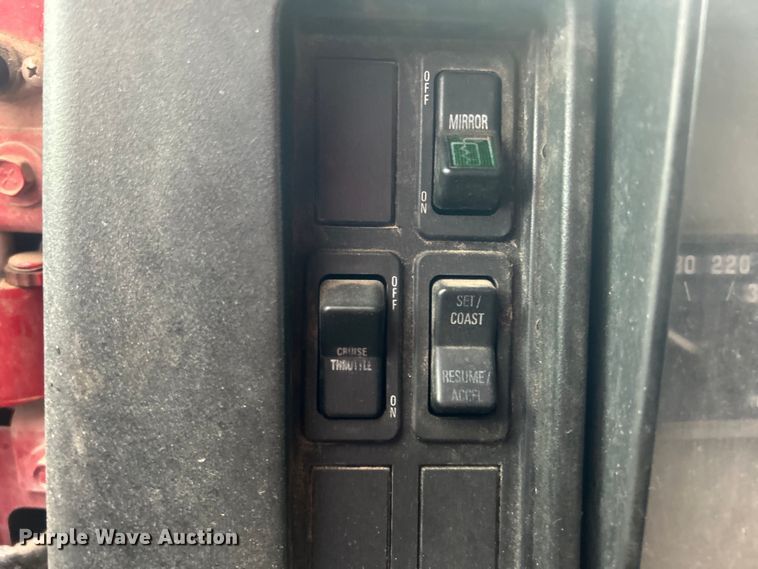 image for item DP1121 2001 International 4900 dump truck