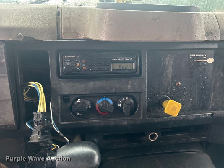 image for item DP1121 2001 International 4900 dump truck