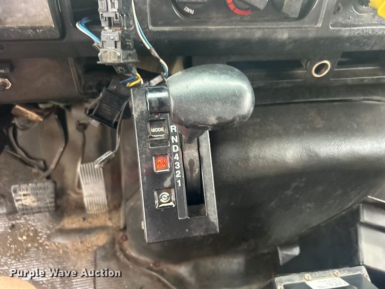 image for item DP1121 2001 International 4900 dump truck